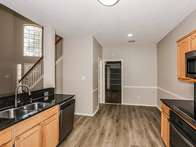 922 Golden Grove Dr — Photo 8