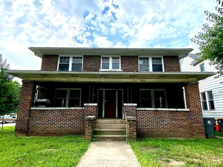 426 E 6th St — Photo 1