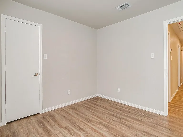 5947 Chimney Wood Cir — Photo 36