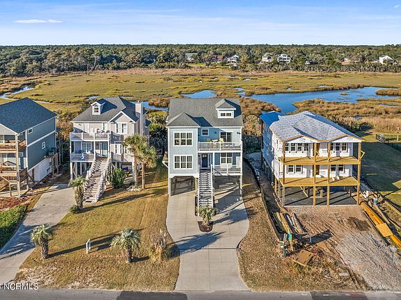 4th image of 328 E Dolphin Drive