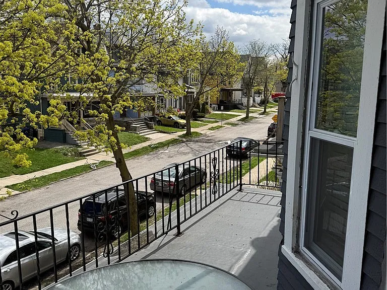 238 Oxford Ave #UPPER — Photo 12