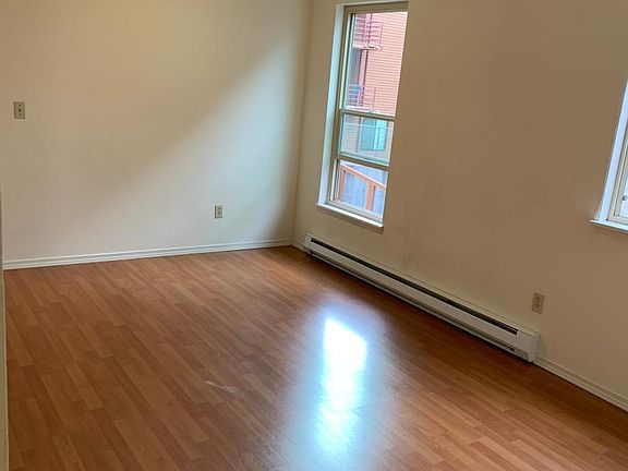 5th image of 4230 8th Ave NE APT 104