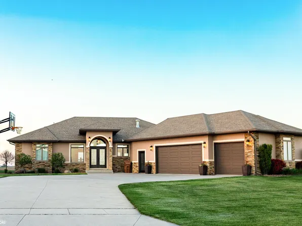 306 Cabalka Ct, Denison, IA 51442