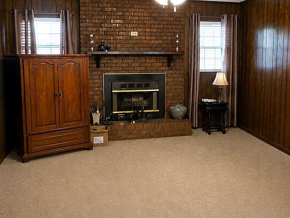 3rd image of 409 Caston Dr
