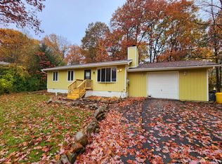 39 Mountain Dr, Mount Pocono, PA 18344