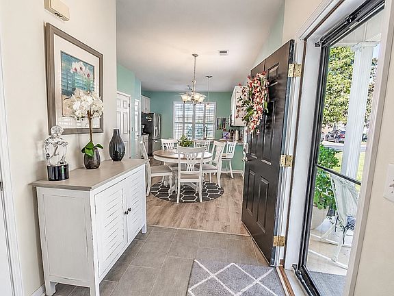 4th image of 297 Connemara Dr. #A