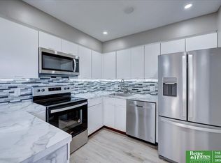 6220 N 68th St, Omaha, NE 68104