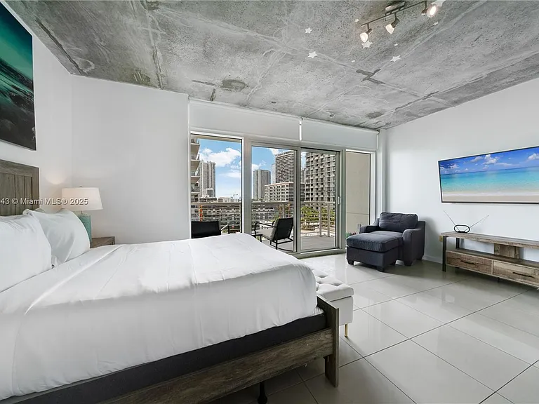 3250 NE 1st Ave #1016 — Photo 14