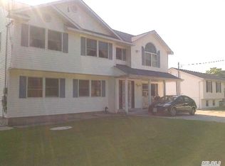 4 Eisenhower Ave, Brentwood, NY 11717