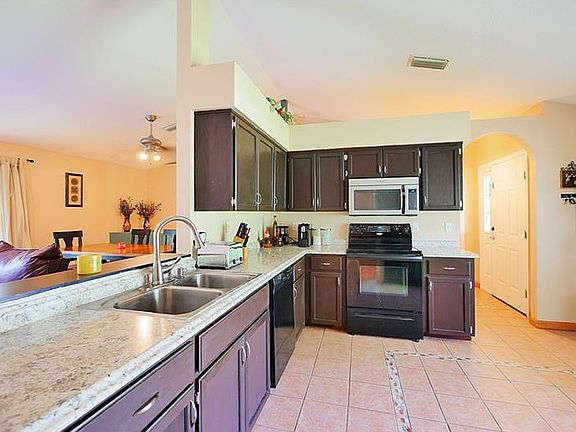 3rd image of 808 Forestwood Dr