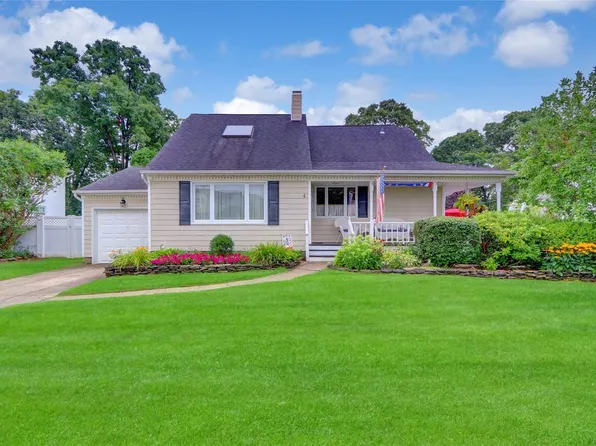 4 Saxon Road, Centereach, NY 11720