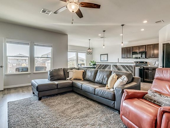 3rd image of 308 Camellia Dr
