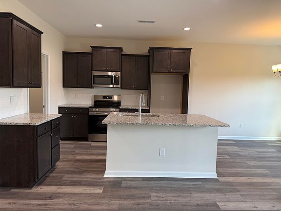 5th image of 1158 W Business 9