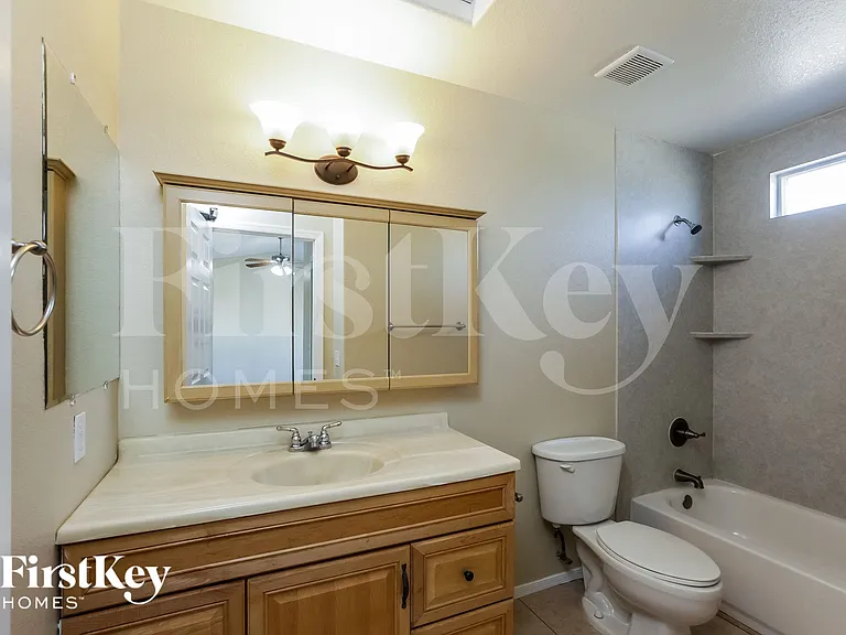 8736 W Tuckey Ln — Photo 9