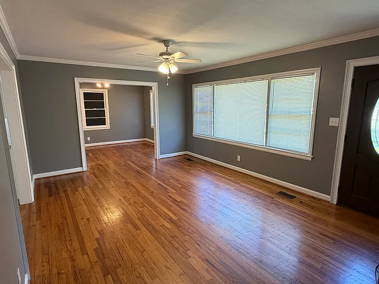 4511 Summerville Rd — Photo 2