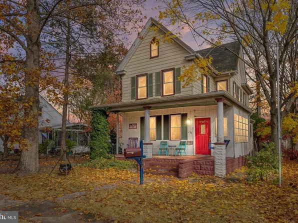233 Elm St, Westville, NJ 08093