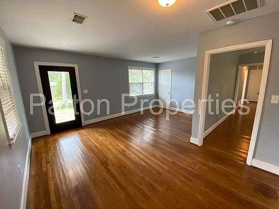 3rd image of 1905 Woodfield Dr