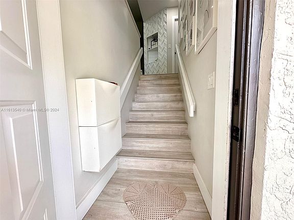 4th image of 806 Republic Ct #806