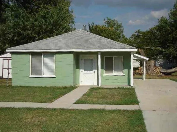 212 S Walnut St, Douglass, KS 67039