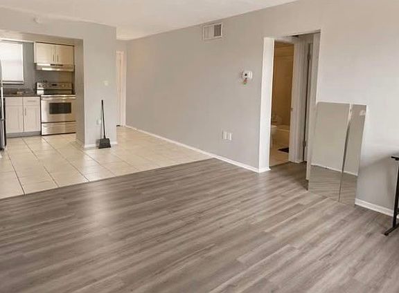 3rd image of 3855 Broadway