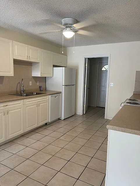 2 bed, 900 sqft, $1,050 — Photo 3