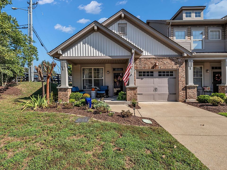 1st image of 301 Griffin Pl