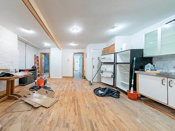 3rd image of 1399 Pacific St APT 1