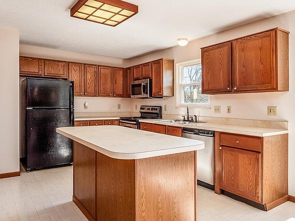 5th image of 1291 River Trail Dr