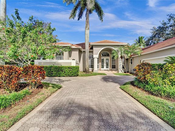 3rd image of 2585 Mayfair Ln