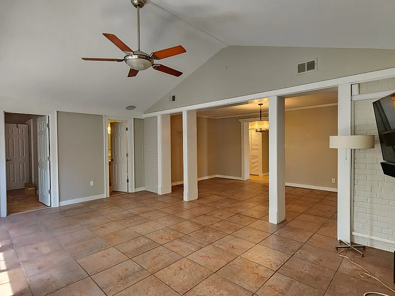 2207 Fordham Dr — Photo 12
