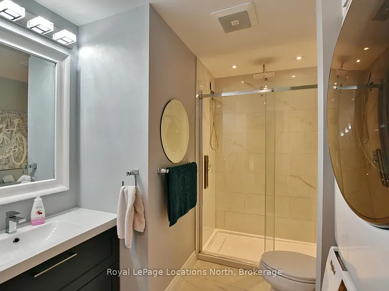 590 Oxbow Cres — Photo 44