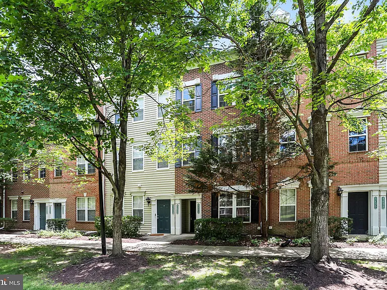 42526 Mayflower Ter — Photo 1