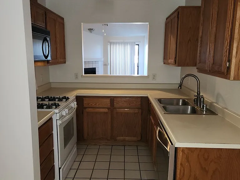 7048 Picaroon Ln — Photo 11