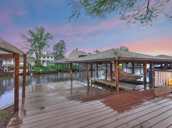 807 Paradise Ln, Montgomery, TX 77356