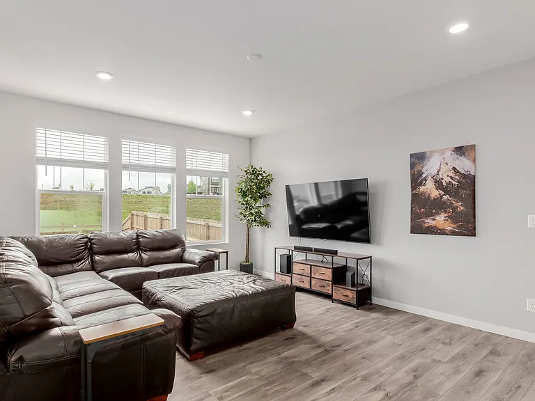870 Mosquito Ct — Photo 4