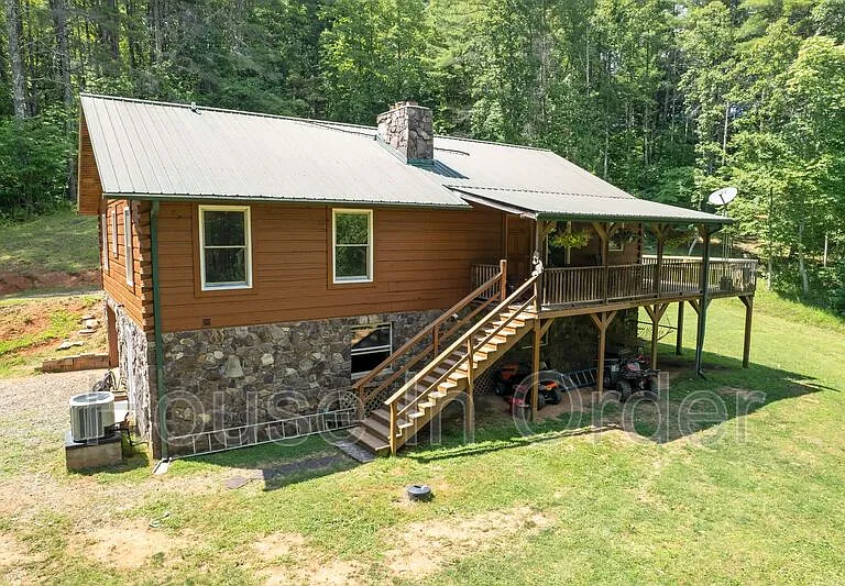 561 Bee Tree Rd — Photo 1