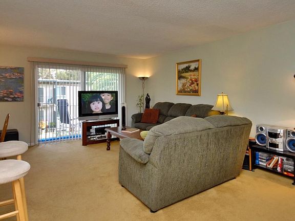 2nd image of 833 N Humboldt St APT 403