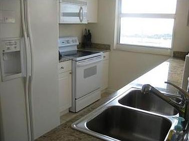 5th image of 19501 W Country Club Dr APT 1513