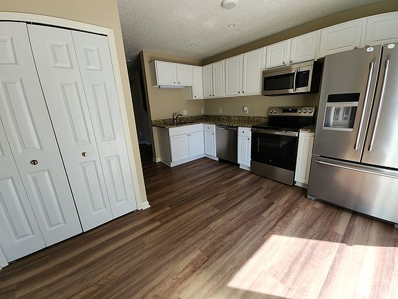 3rd image of 320 Wagon Wheel Ln