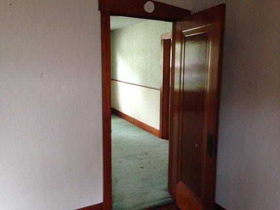 4th image of 16053 Evans Ave