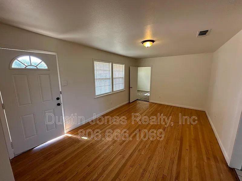 3 bed, 1.0 bath, 1133 sqft, $995 — Photo 4
