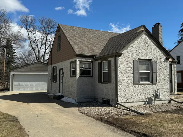 1417 S 1st St, Aberdeen City, SD 57401