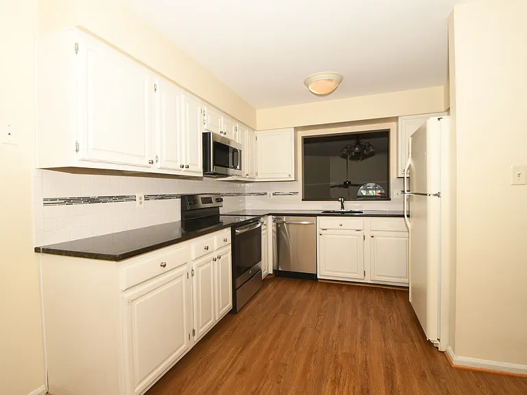 7802 Mistic View Ct — Photo 32