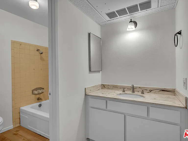 620 N Kenwood St #209 — Photo 20