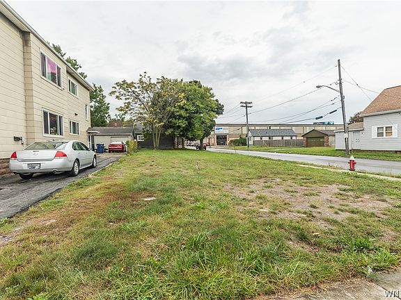 2nd image of 1647 Clinton St