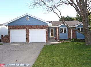 2932 Coronado Dr, Lincoln, NE 68516