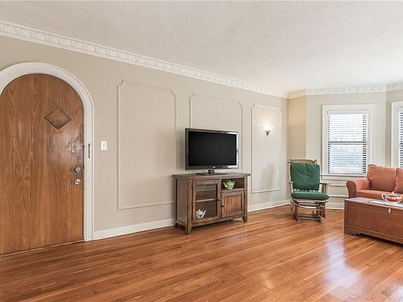 4th image of 4510 Broadway St #1A