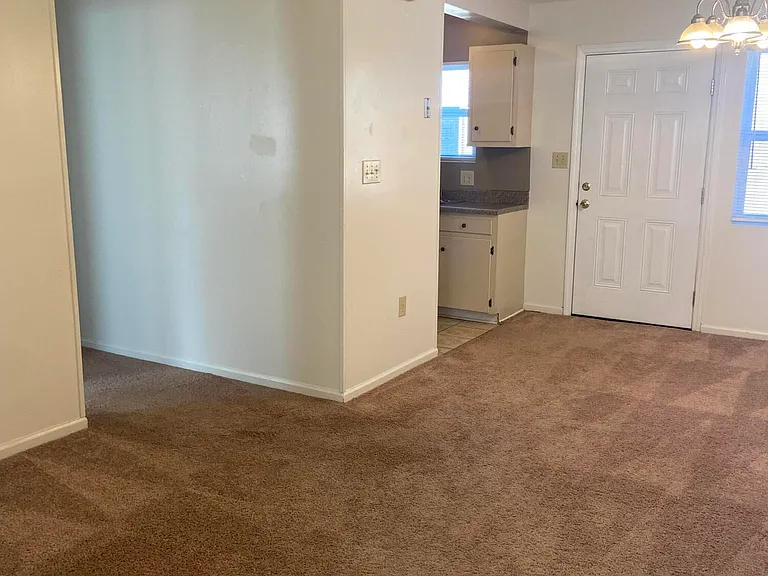 251 Cordell Cir — Photo 6