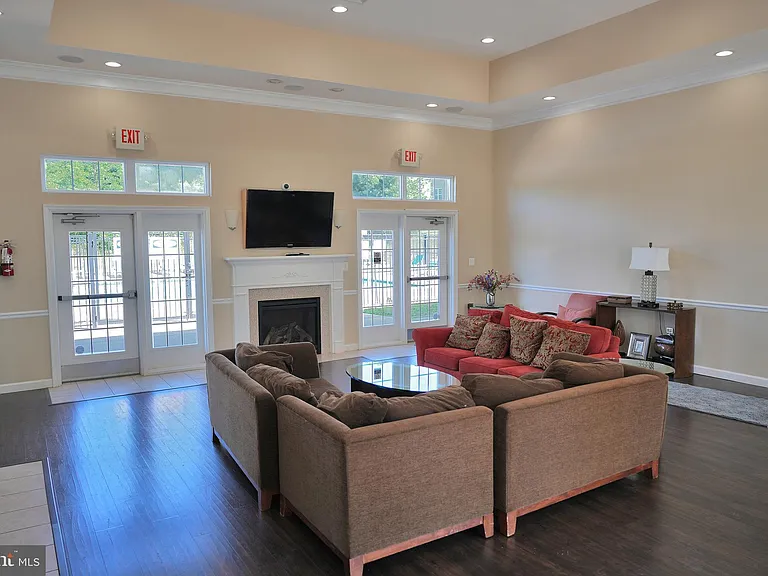 1670 Mohegan Dr #B — Photo 40