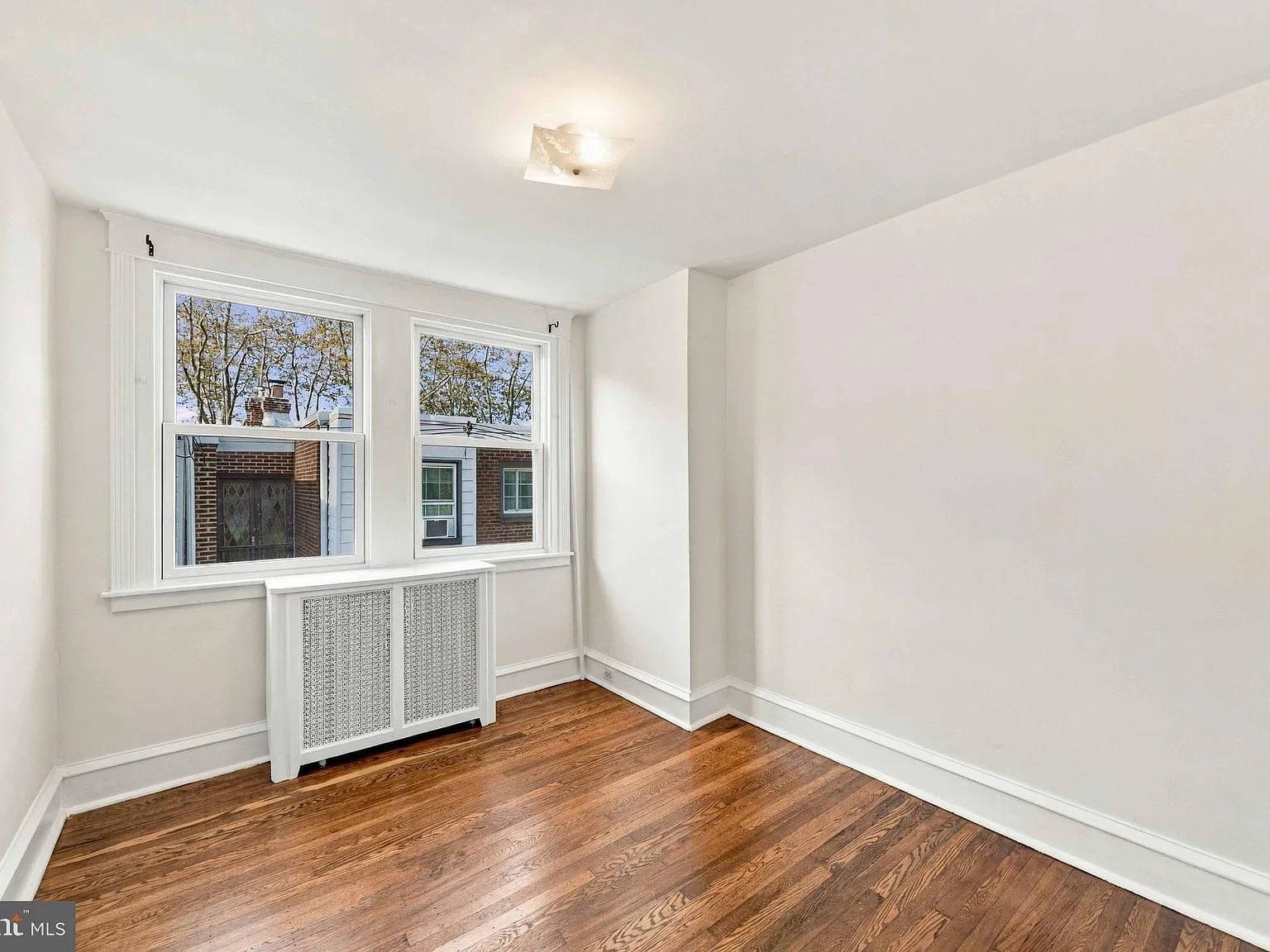 2 bed, 1.0 bath, 936 sqft, $2,100 — Photo 3